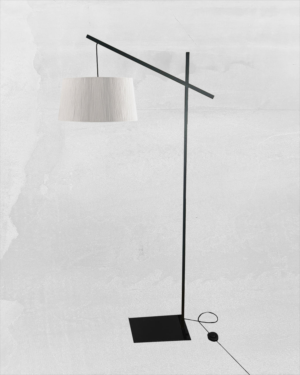 Lámpara de Pie Cruceta Cónica Chic